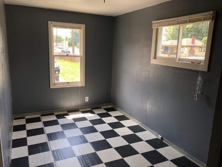 Building Photo - 802 10th Ave