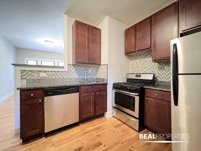 Building Photo - 2 bedroom in CHICAGO IL 60640