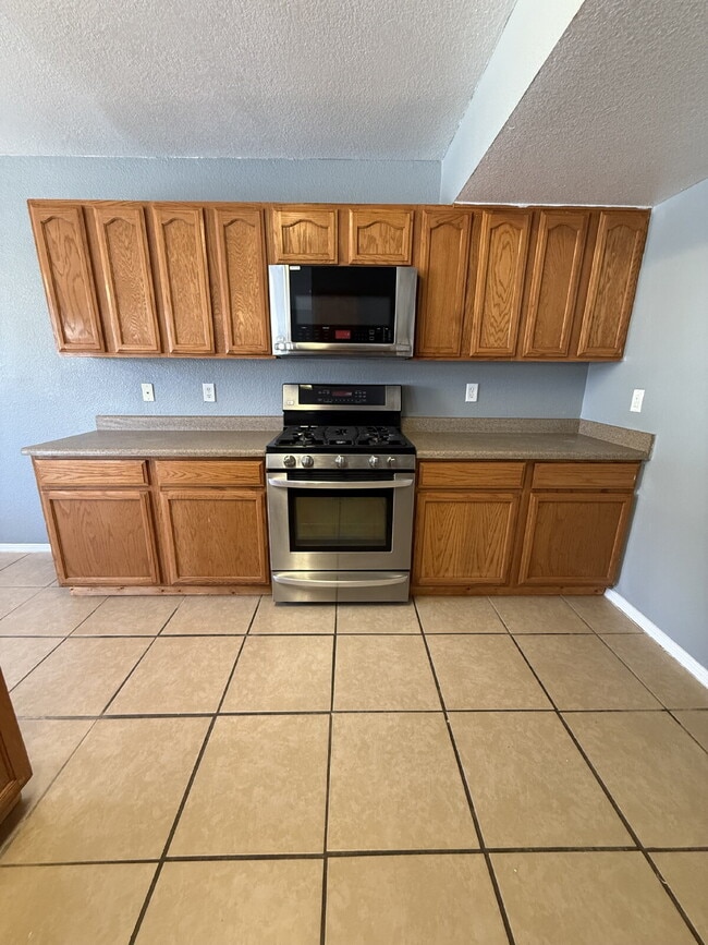 Building Photo - 14157 Tierra Delfin Dr