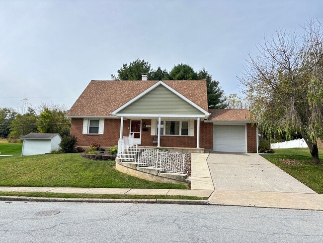 Primary Photo - Spacious 3br Home for rent located in Whit...