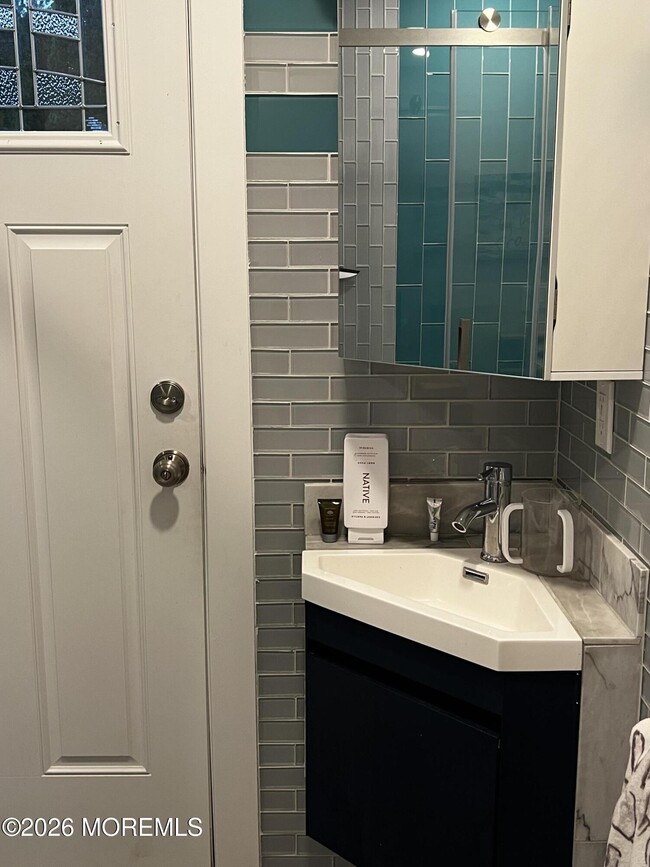 Building Photo - 799 Bowyer Ave