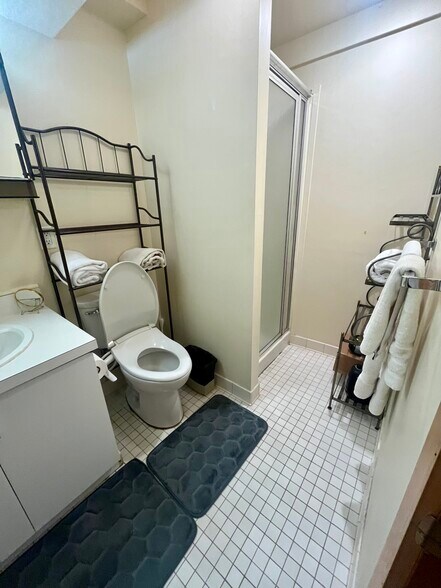 Building Photo - 5 Highland Ln