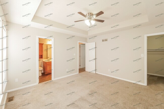 Building Photo - 321 N Queen Ridge Ave