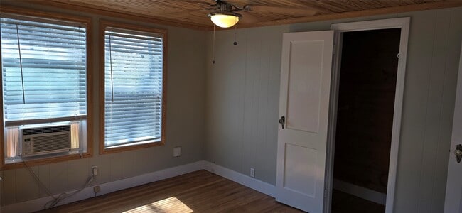 Building Photo - 1808 Avenue J