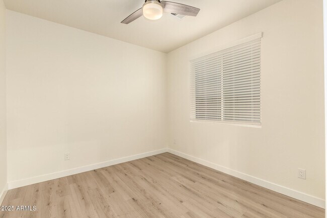 Building Photo - 129 W Latona Rd