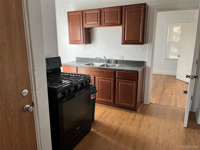 Building Photo - 7592 Maxwell Ave