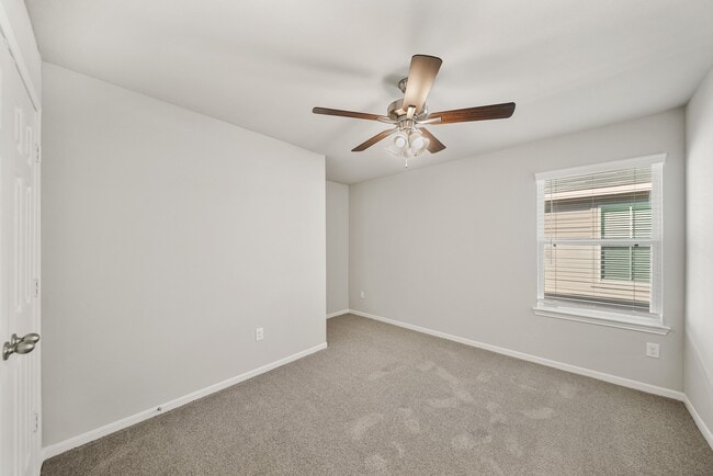 Building Photo - 835 Oakland Dr