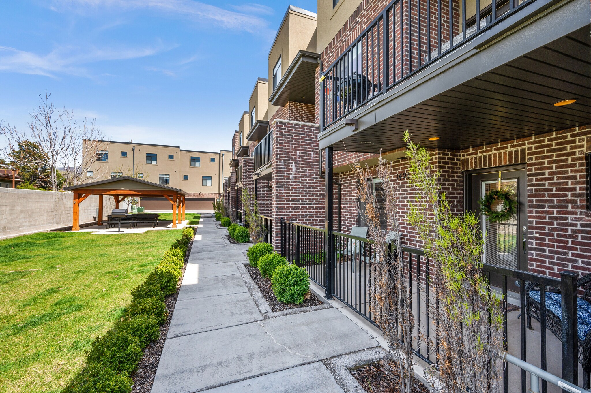 Front Walkway - 1421 E Komenda Way
