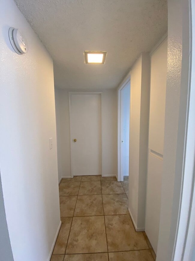 Building Photo - *DONT MISS OUT ON THIS GREAT MOVE IN SPECIAL! 1/2 OFF OF FIRST FULL MONTHS RENT!!