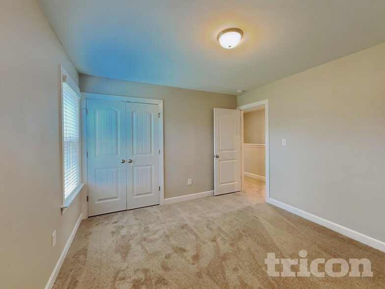 Building Photo - 335 Lasswade Ct