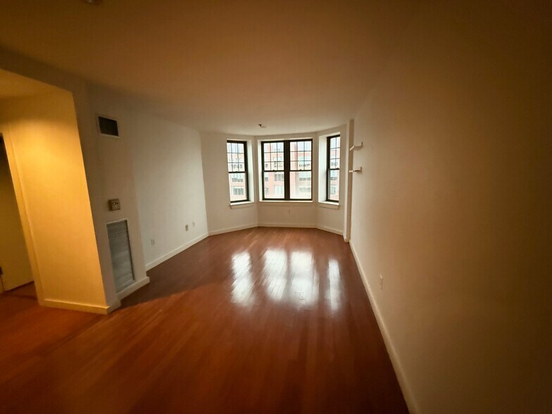 Building Photo - 535 Commonwealth Ave