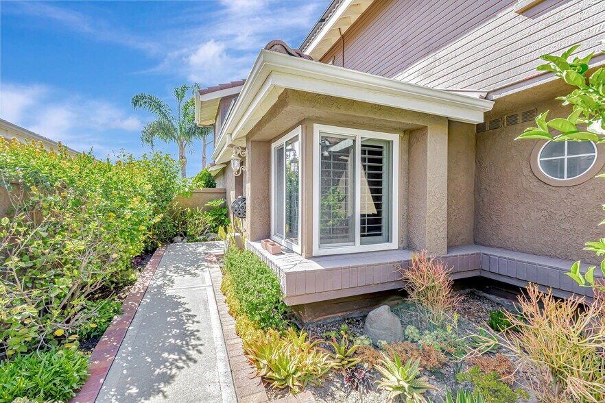 Building Photo - 27525 Paseo Toluca