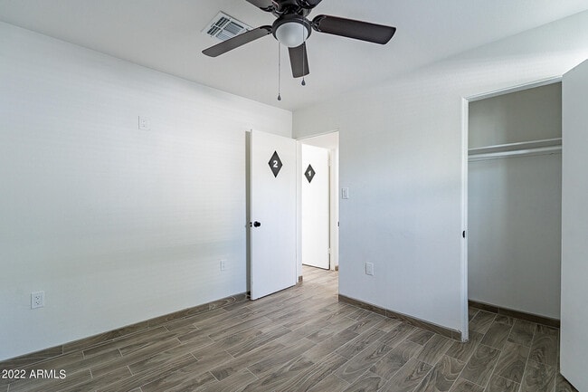 Building Photo - 37 E El Parque Dr