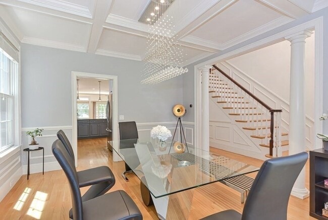 Building Photo - 10 Lupine Rd