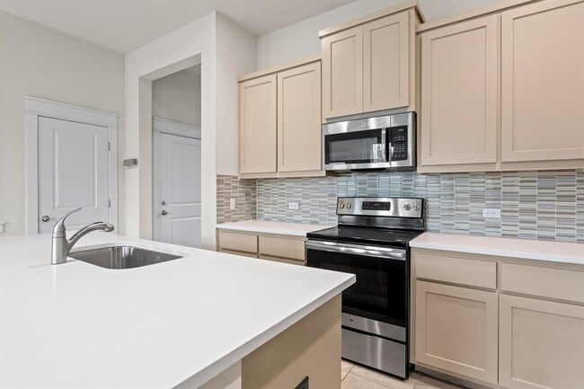 Building Photo - 13001 Hymeadow Dr