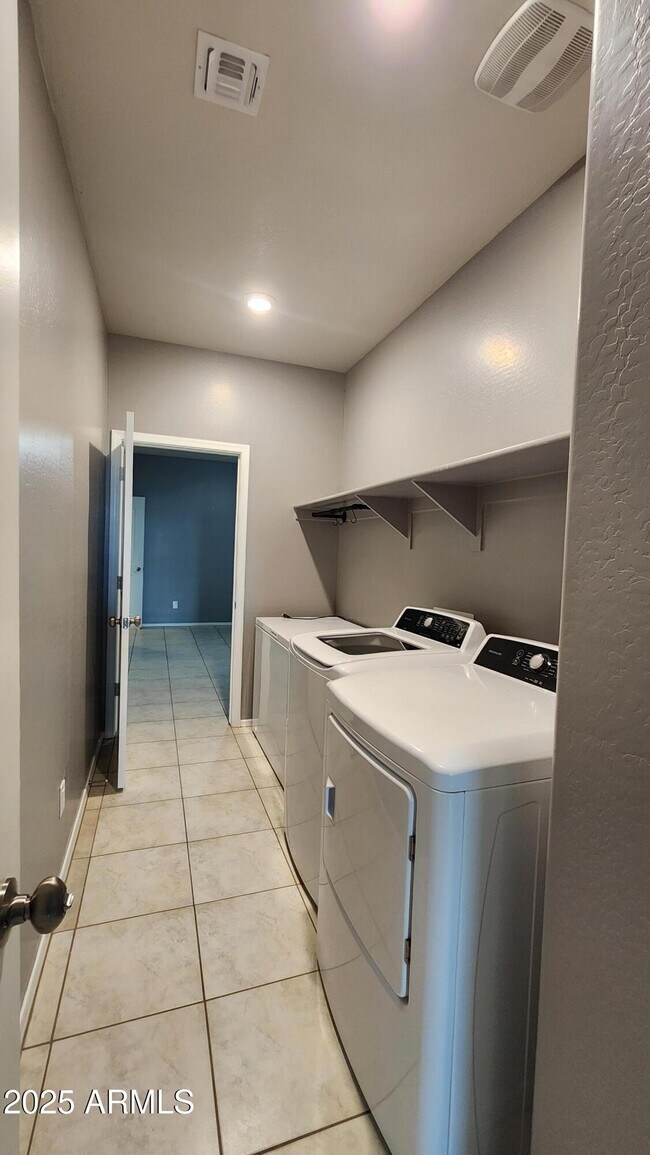 Building Photo - 42037 W Quinto Dr