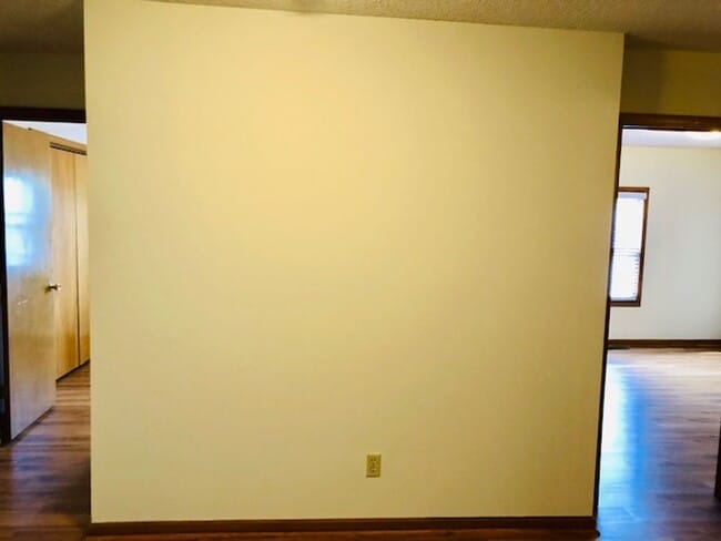 Building Photo - Updated 3 bed 2 bath with 2 car garage and a pool!