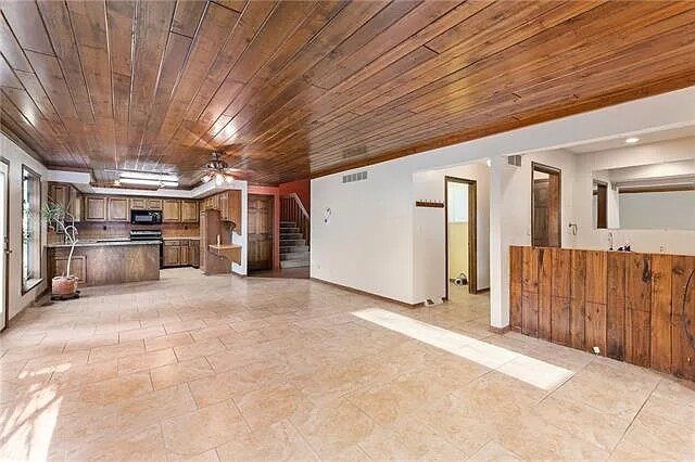Building Photo - 5710 NW Verlin Dr