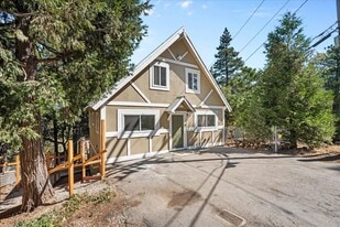 Building Photo - 22266 Crest Ln