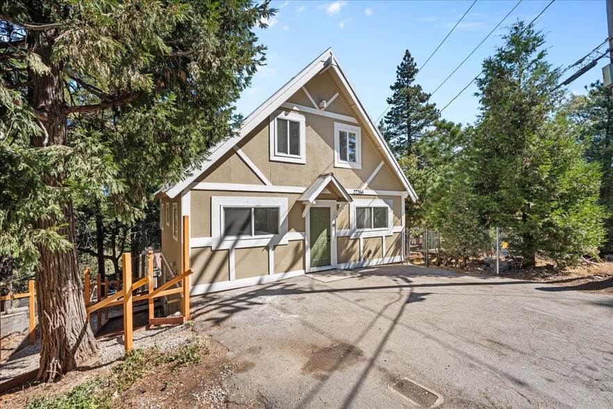Primary Photo - 22266 Crest Ln