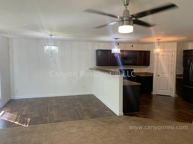 Building Photo - Recently Renovated!! Beautiful 4BR home.