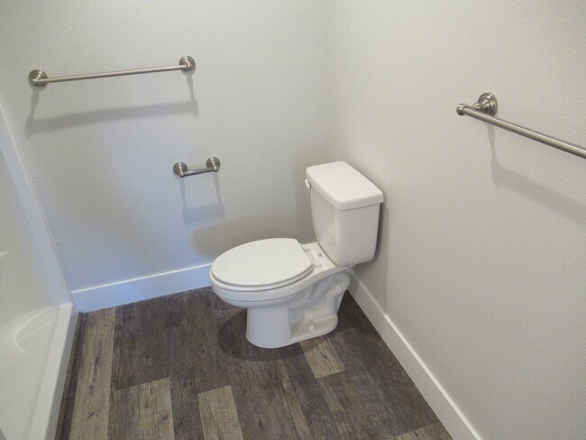 Building Photo - Large Duplex in South Salem!