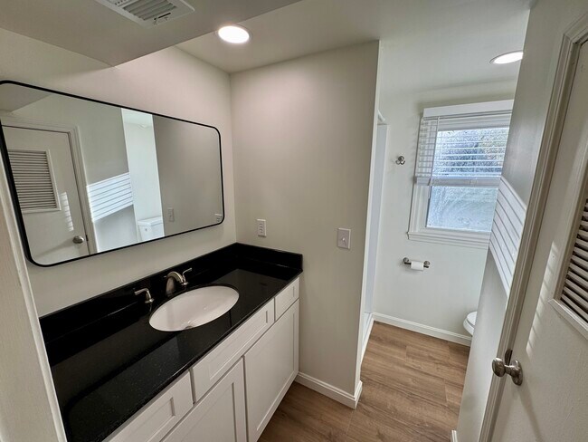 Building Photo - Aylesbury Home