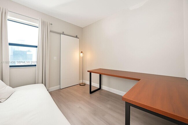 Building Photo - 429 Poinciana Island Dr