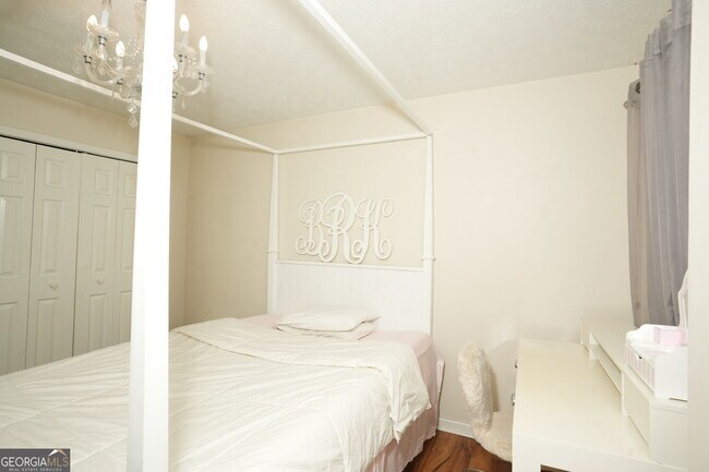Building Photo - 3 Normandy Ct