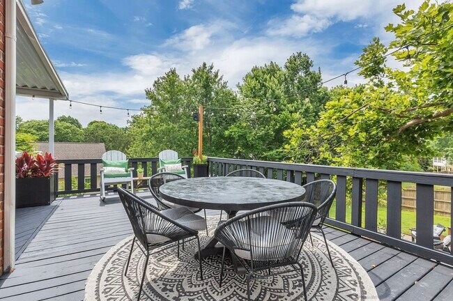 Building Photo - 2779 Landcashire Ct