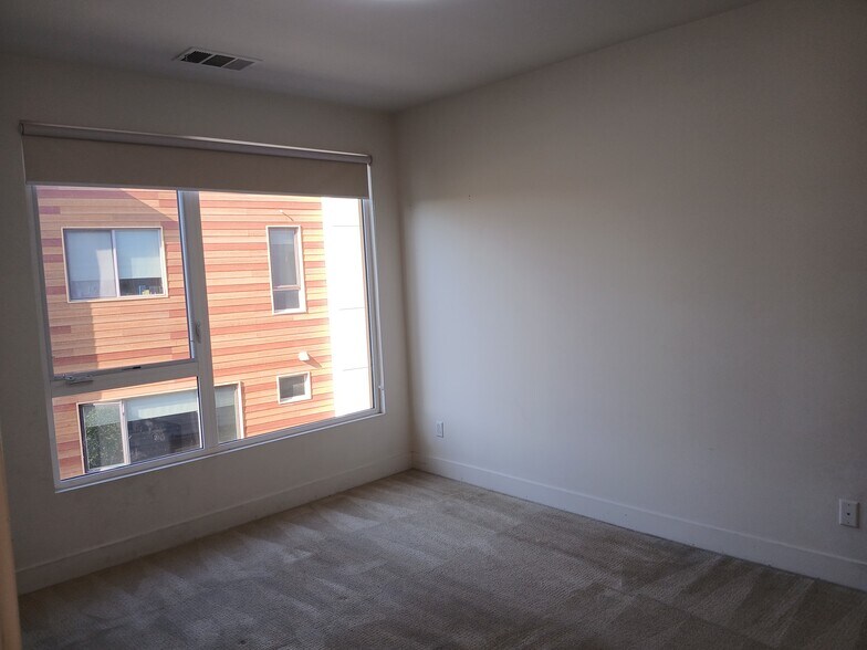Building Photo - 135 W Live Oak Ave