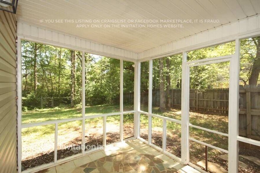 Building Photo - 2720 Hidden Creek Dr SW
