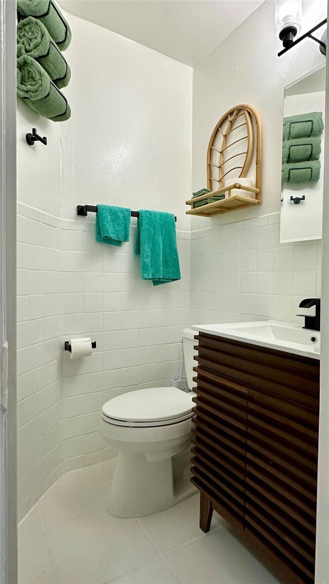 Building Photo - 1145 NE 17th Terrace