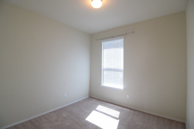 Building Photo - 3402 Claymore St