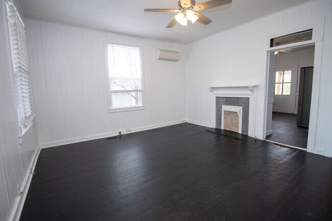 Building Photo - Now Preleasing for 2026–2027 – Beautifully Renovated Duplex in West Columbia