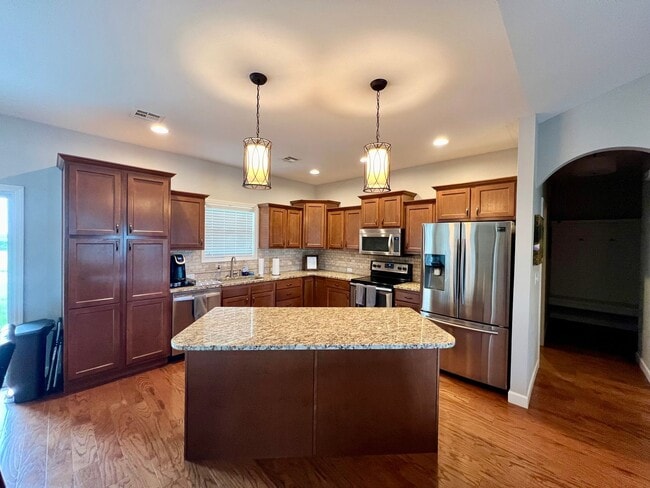 Building Photo - Executive Style Home in Grand Mere