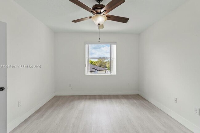 Building Photo - 5090 SW 136th Ave