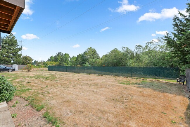 Building Photo - 4270 SW 159th Ave