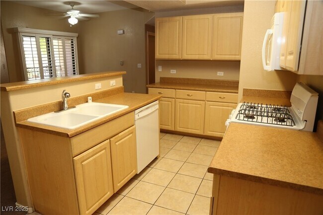 Building Photo - 8250 N Grand Canyon Dr