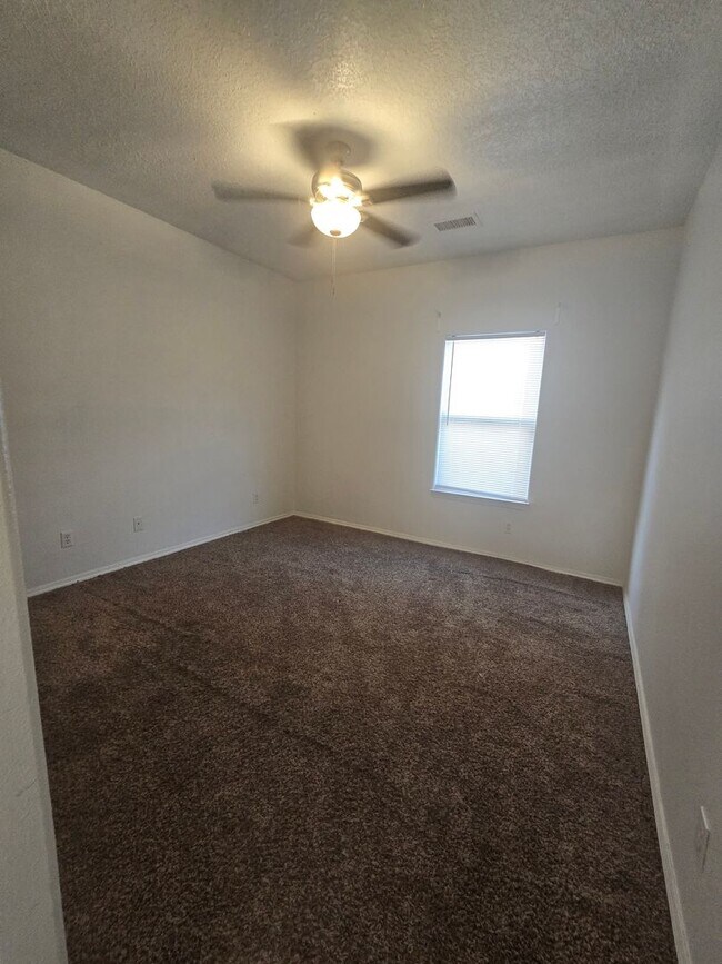 Building Photo - 5325 Caprock Ct NE