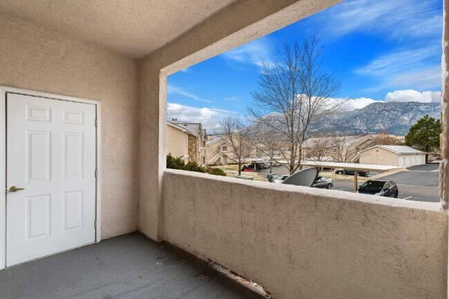 Building Photo - 3625 Strawberry Field Grove