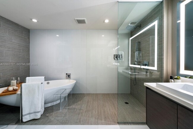 Building Photo - 300 Sunny Isles Blvd