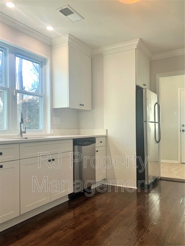 Building Photo - 3810 Montclair Dr
