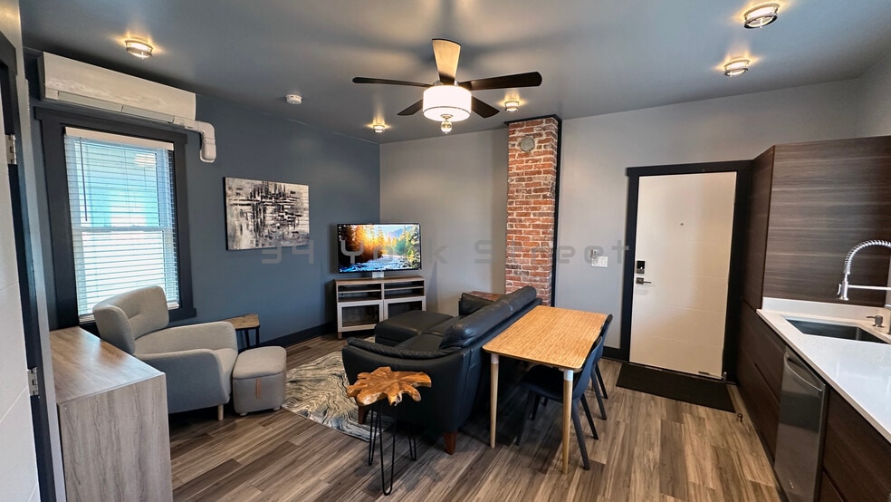 Building Photo - 34 York St