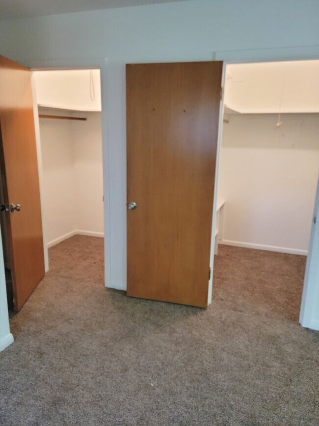 Building Photo - 3550 Lazy Ln