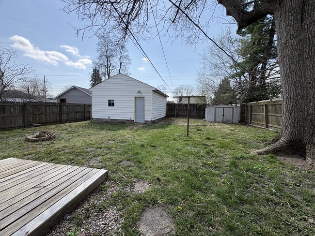 Building Photo - 645 Forest Ave