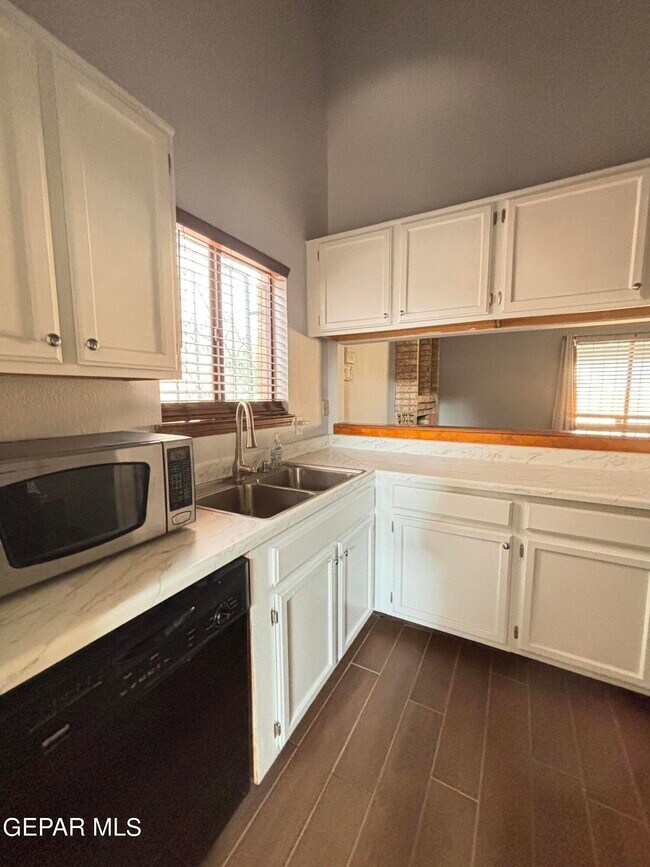 Building Photo - 10960 Ernie Banks Dr