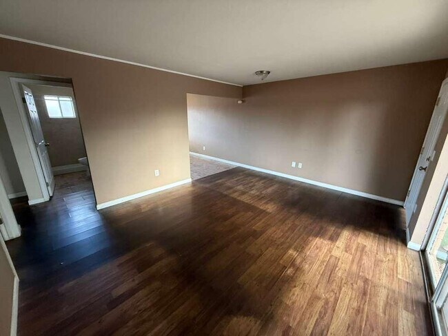 Building Photo - 1955 E 8th St