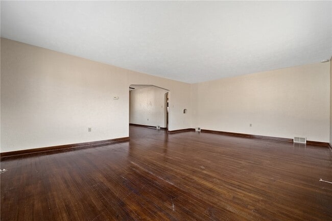 Building Photo - 1001 5th St