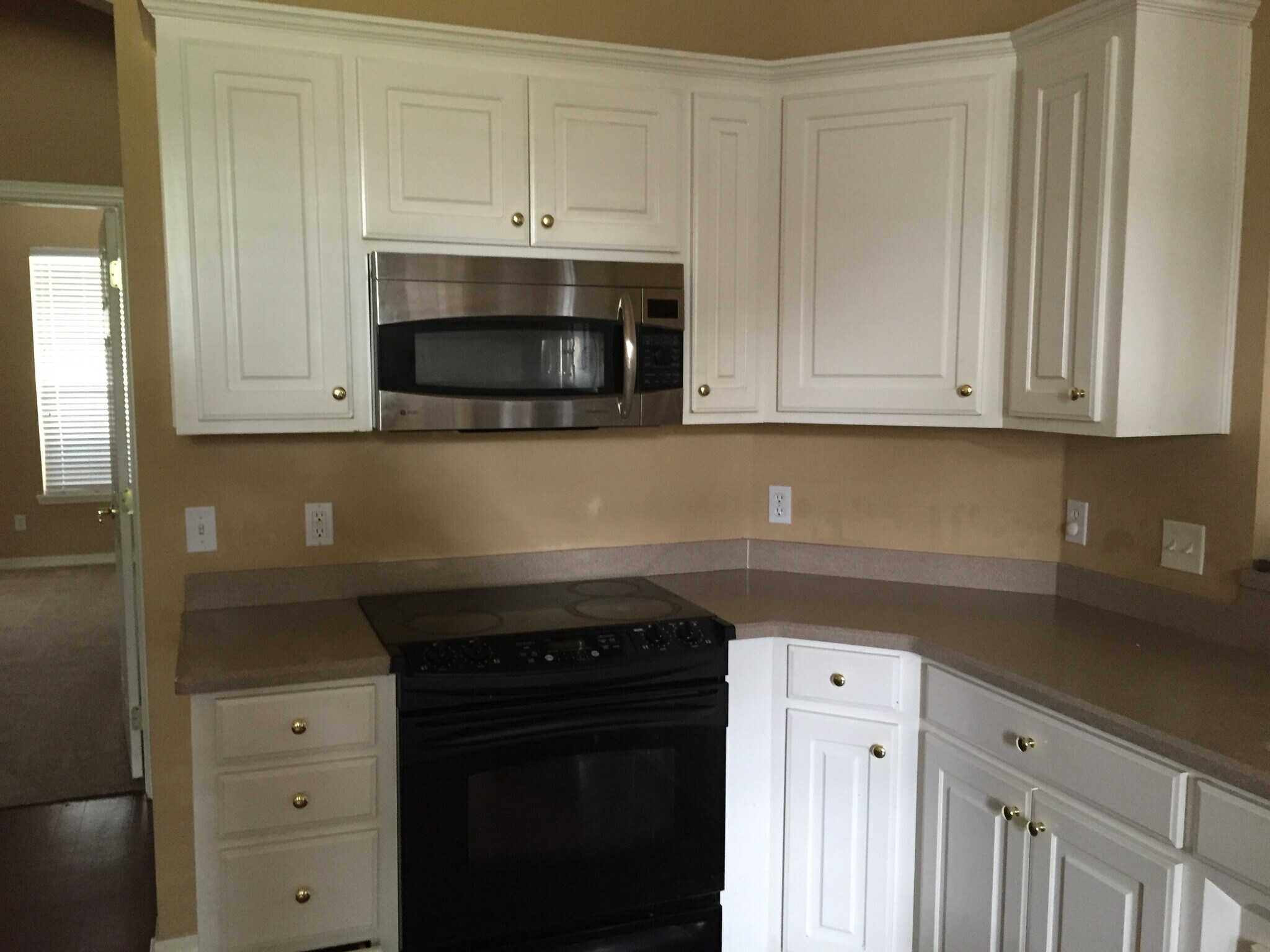 Building Photo - 8004 Laurel Hill Dr